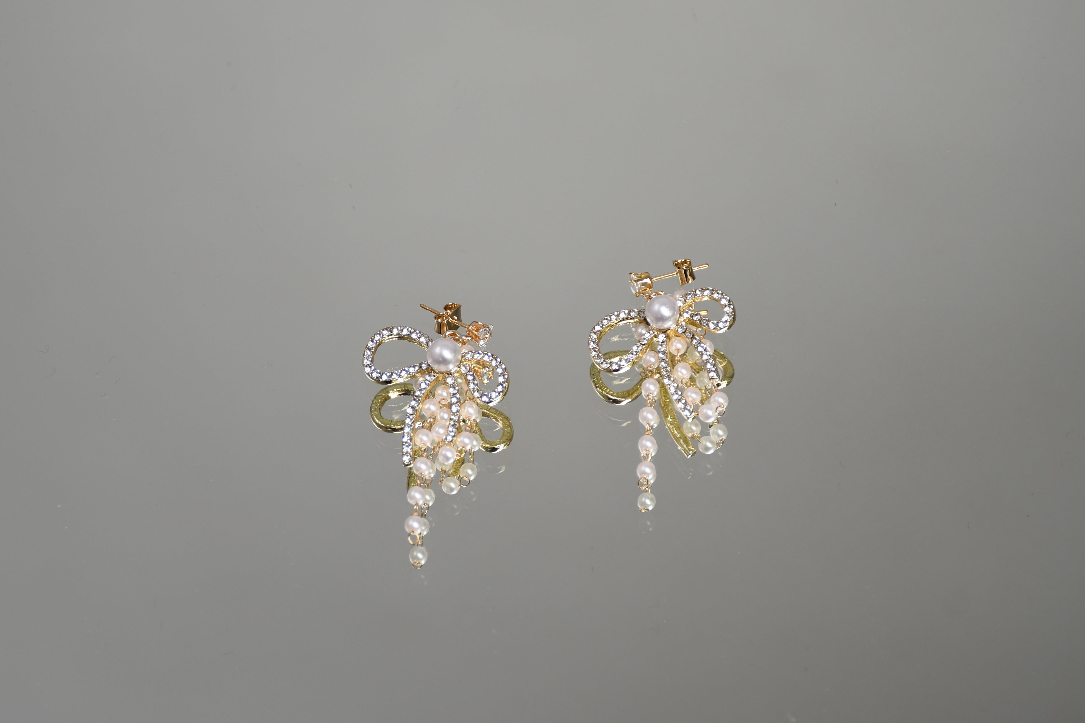 long ribbon asymmetry pearl earring/pierce | uiqut（ユイクト）